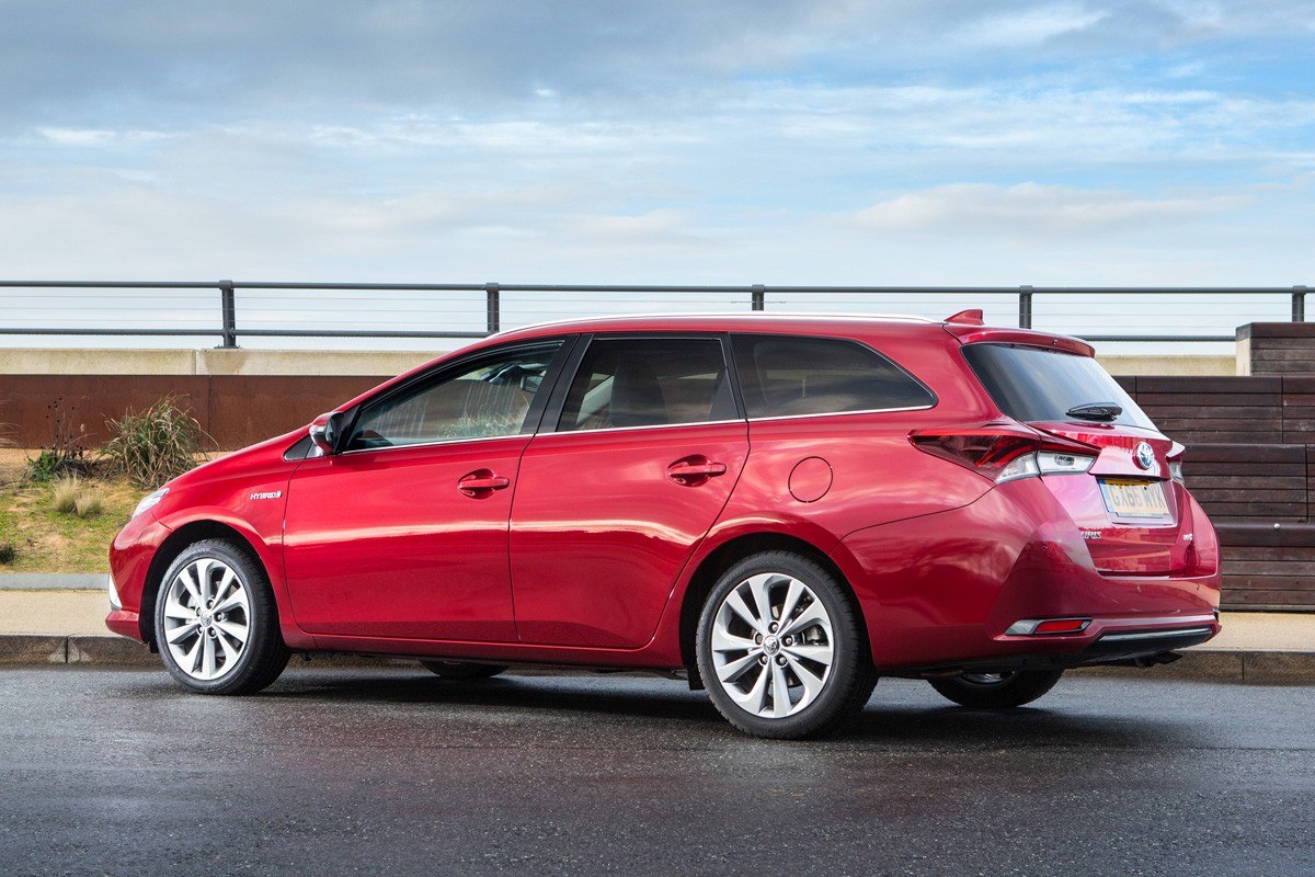 Toyota auris deals hybrid touring sports